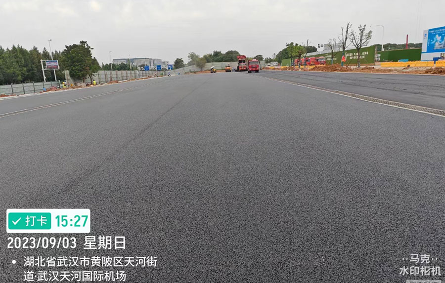 武漢天河國際機場瀝青道路施工